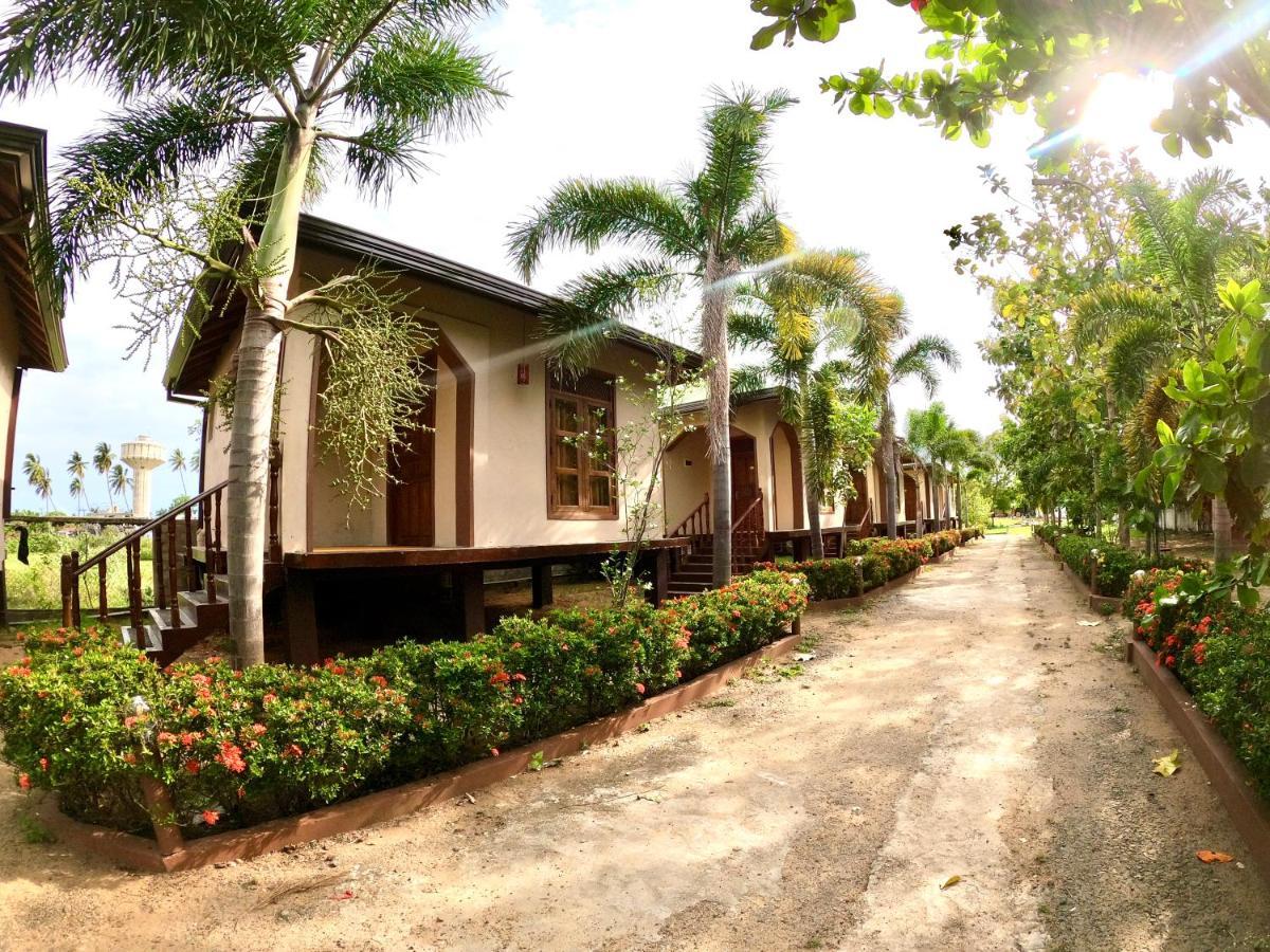 Hôtel Sunrise Cabanas à Baie d'Arugam Extérieur photo