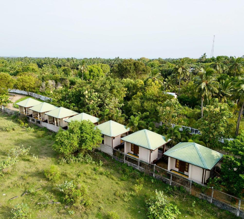 Hôtel Sunrise Cabanas à Baie d'Arugam Extérieur photo